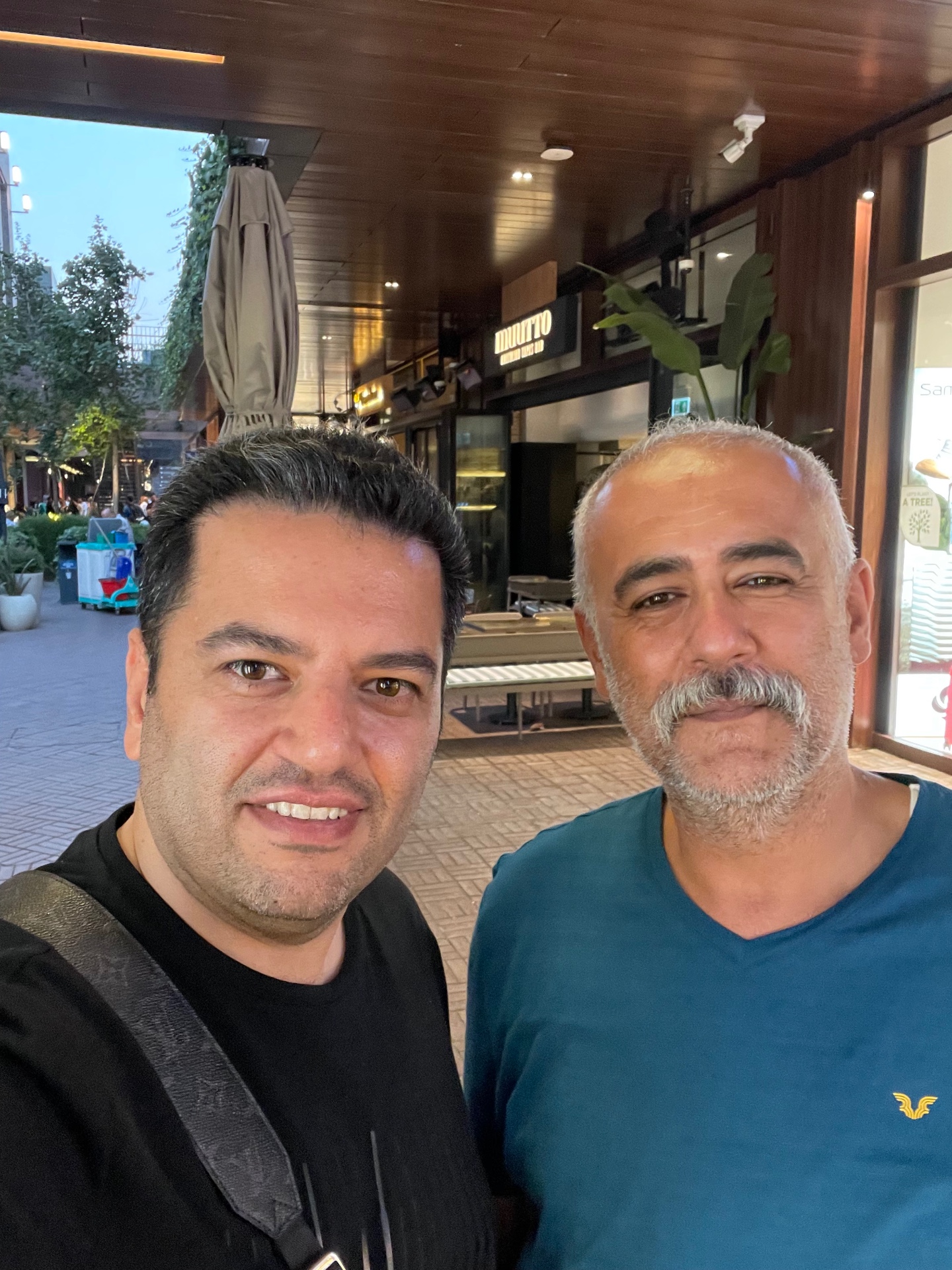 ناهار کاری در رستوران